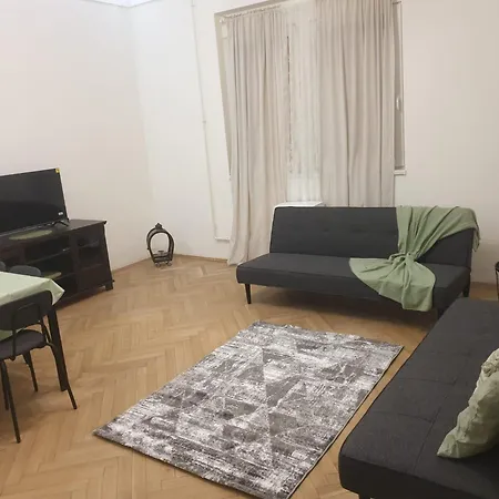 M&ns * Budapešť