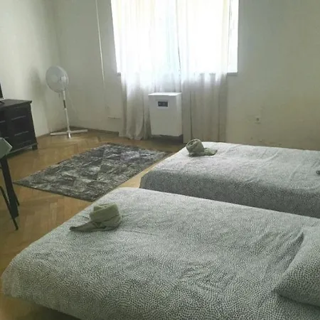 Apartment M&ns