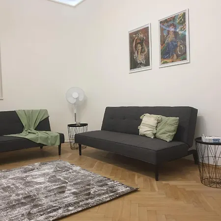 M&ns Budapeszt